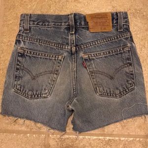 Vintage Levi’s high waist shorts (24.5” waist)